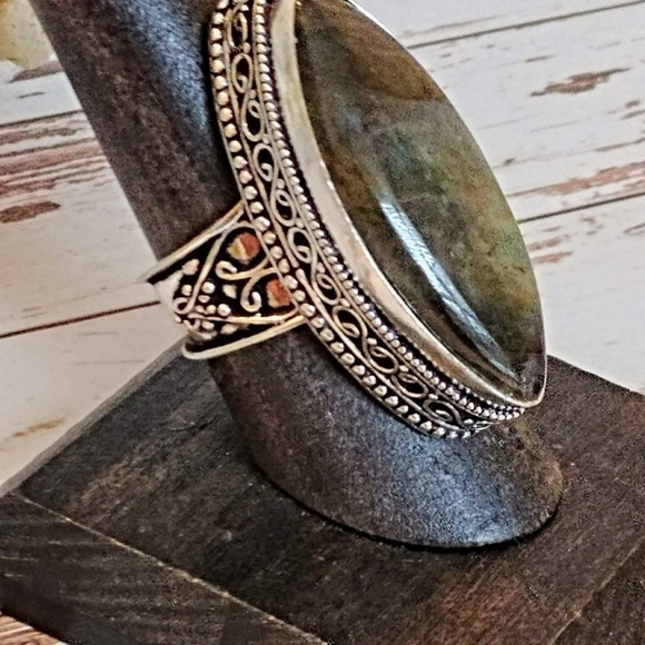 Labradorite Bali Silver Ring - Picture 4 of 4